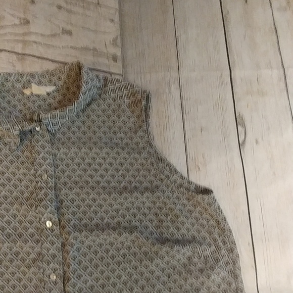 H&M SLEEVELESS BUTTON UP #### SPECTACULAR - Picture 3 of 8